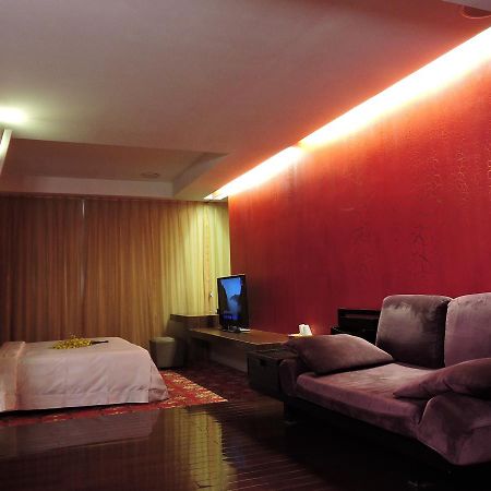 Edinburgh Motel Tainan Exterior foto