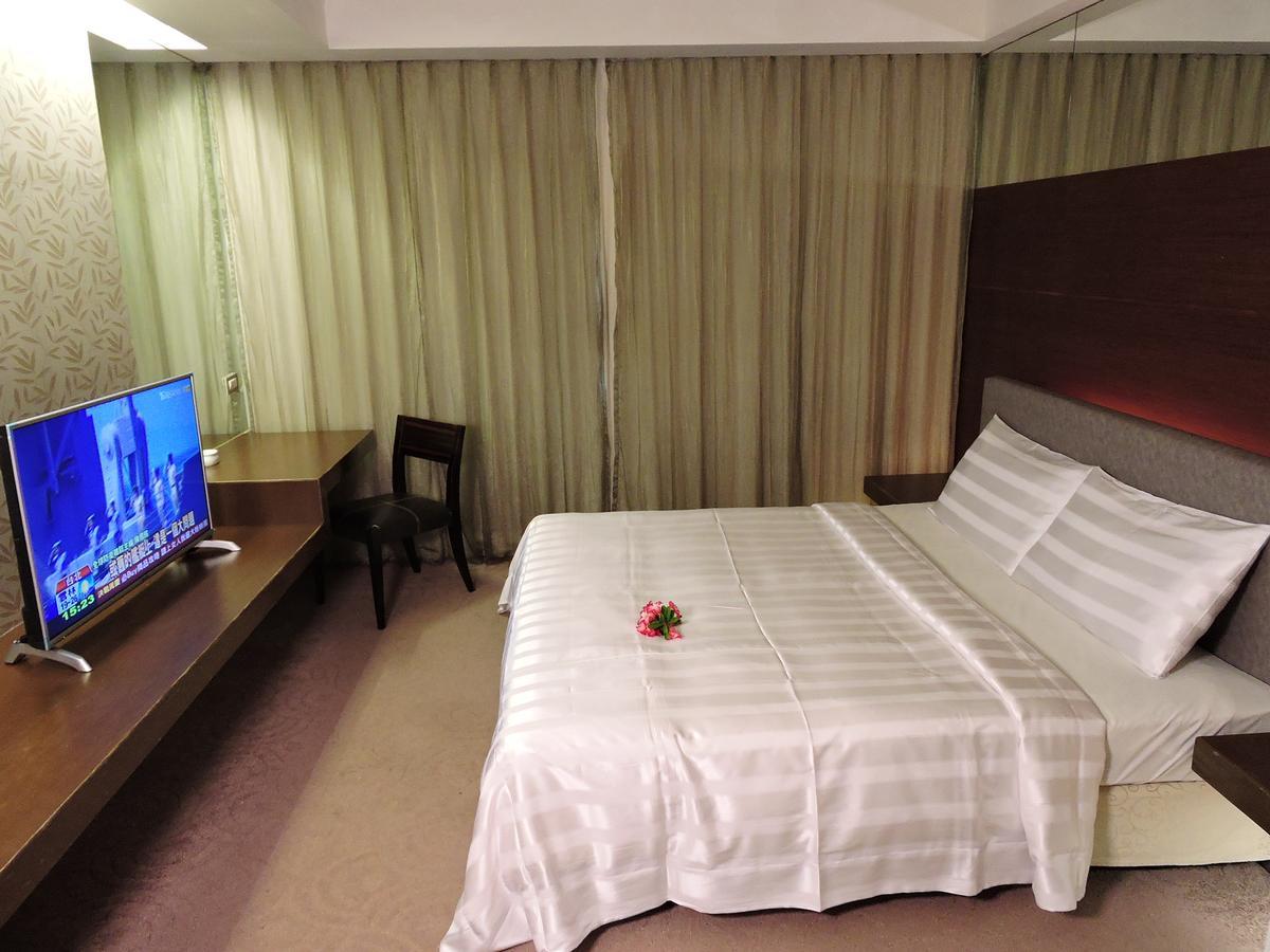 Edinburgh Motel Tainan Exterior foto